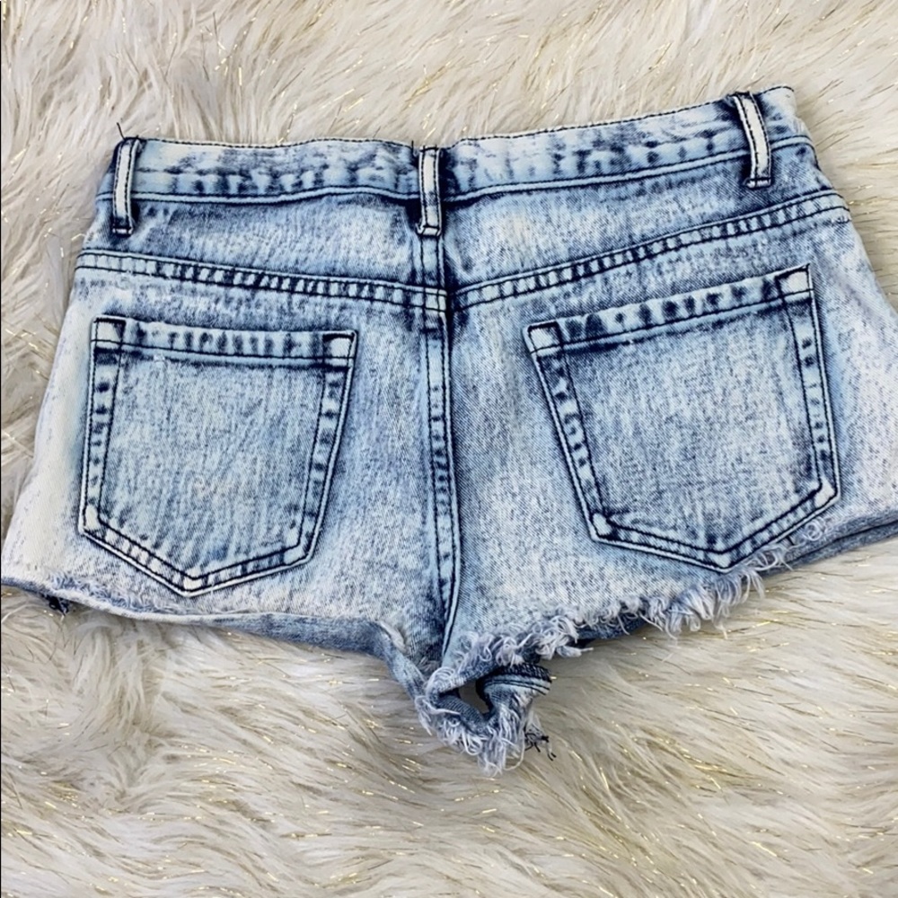 Forever21 Acid Wash Distressed Denim Shorts Size 28